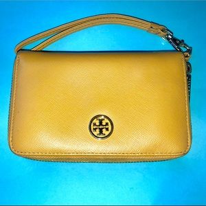 Authentic Tory Burch Wristlet in Daisy Classic Tan